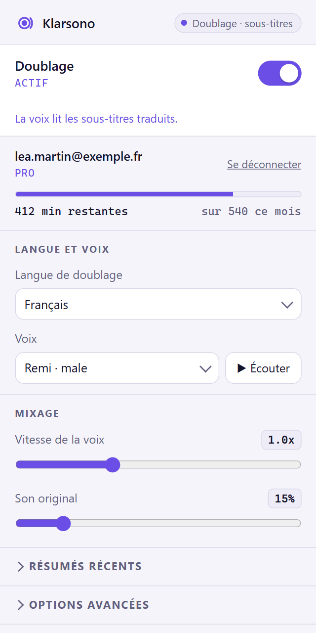 The Klarsono popup in the toolbar: dubbing is active, the voice is reading the translated subtitles, and the choice of language and voice is close at hand.